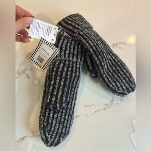 Lululemon textured fleece lined mittens size M/L NWT